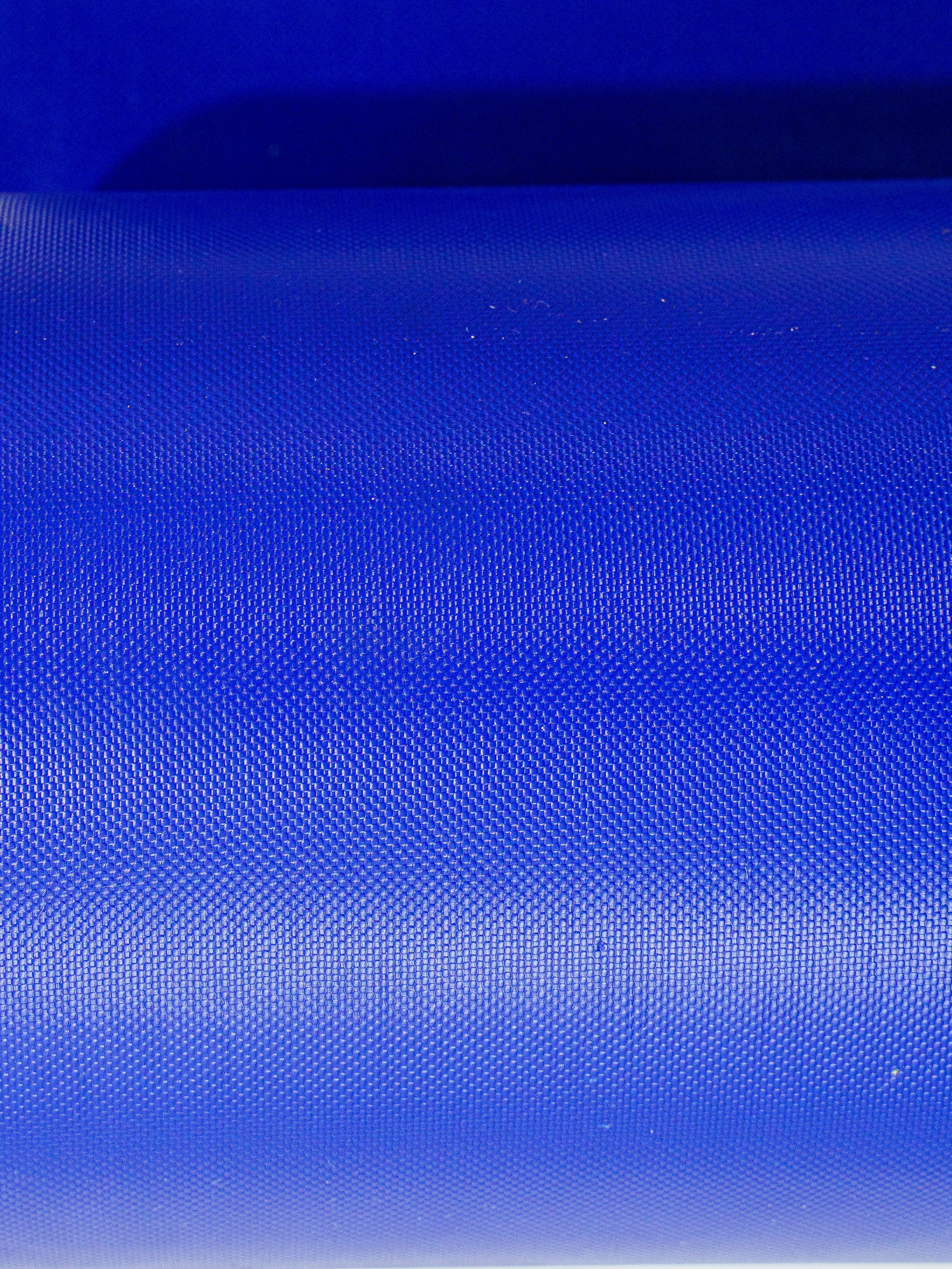 Плёнка ПВХ тонированная синяя. Стеновой протектор стандарт 30мм ПВХ-ткань 630гр/м2 НПЭ 22кг/м3. Ткань ПВХ голубая -. Стеновой протектор стандарт 30мм ПВХ-ткань 630гр/м2 НПЭ 22кг/м3 цена. Пленка пвх голубая